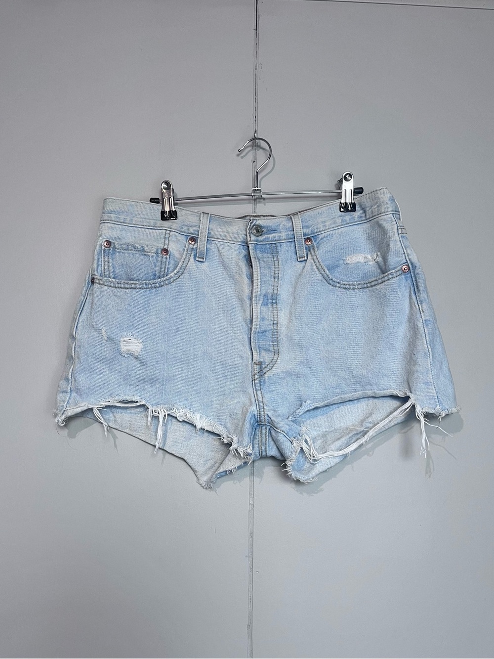 Levi’s 501 Women’s W31 Light Wash Distressed Cut-Off Denim Shorts